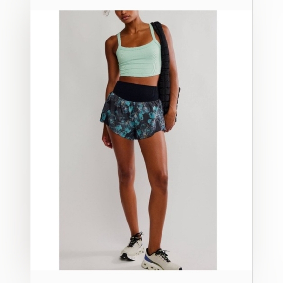 NWT Carpe Diem Shorts Midnight Floral - Picture 4 of 6